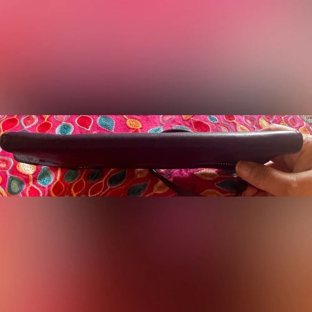 Beautiful Coach purple leather wristlet. EUC. Approximately 7 x 4“. - Picture 5 of 9